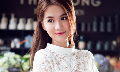 Ngọc Trinh phối đồ tinh tế với 2 gam màu đen - trắng