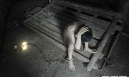 Đáng thương hoàn cảnh người đàn ông bị xích suốt 20 năm