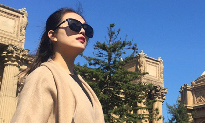 Lệ Hằng trình diễn áo dài 'Vương Triều và Quốc Hoa' ở Mỹ