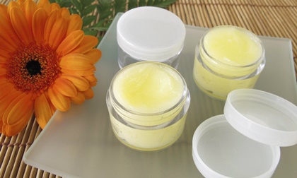 Bí quyết tự làm son dưỡng môi siêu dễ