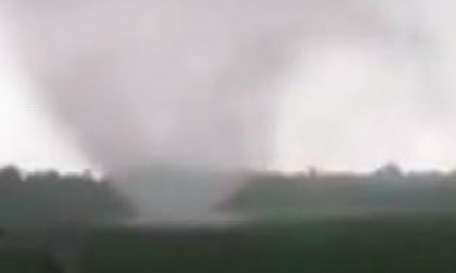 Vòi rồng càn quét tại Thái Bình gây xôn xao