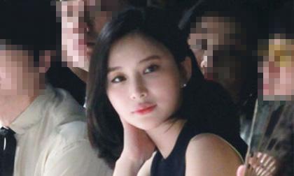 Nhan sắc nữ thần của 'người đàn bà trẻ thơ' Hùng Nãi Cẩn