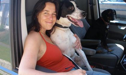 Sau khi chồng cũ là mèo qua đời, người phụ nữ kết hôn với chó