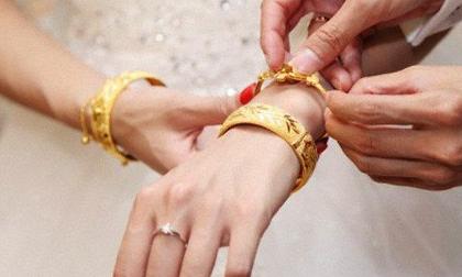 Tôi thấy xấu hổ... trước cảnh nhà vợ 'đắp' 30 cây vàng lên người vợ 