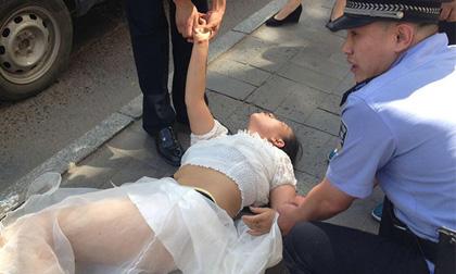 Cô gái tự tử xém chết vì 'hoàng tử bạch mã' quá xấu khi gặp ngoài đời