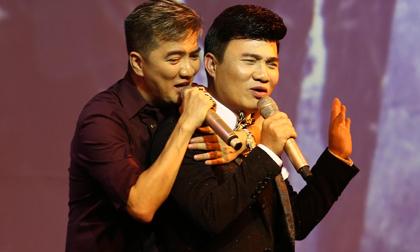 Đàm Vĩnh Hưng kề vai, bá cổ Quang Linh đầy tình cảm