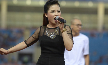 Dương Hoàng Yến mất ngủ trước giờ hát chào đón Man City