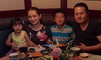 Bầu Minh Chánh hạnh phúc mừng sinh nhật vợ