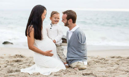 Bộ ảnh gia đình hạnh phúc của chàng trai không tay chân nổi tiếng Nick Vujicic