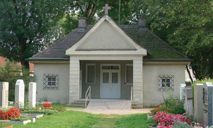 Cụ bà 92 tuổi 'sống lại' từ phòng đông lạnh nhà xác