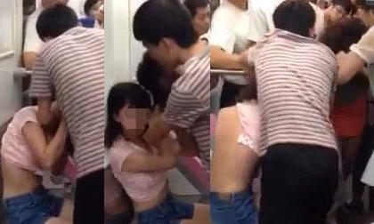 Bị đánh đập, xé rách áo vì tranh giành chỗ trên tàu điện ngầm