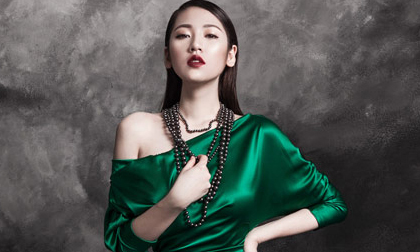 Tú Anh tự tin khoe dáng đồng hồ cát với váy bó