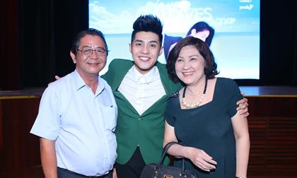 Bố mẹ Noo Phước Thịnh lần đầu xuất hiện trong showbiz