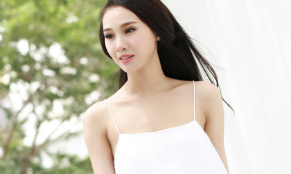 Nữ hoàng Trang sức Thanh Trúc khoe dáng thon trên phố 