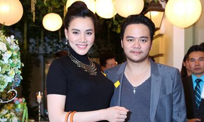 Trang Nhung dáng chuẩn đi dự tiệc cùng chồng sau sinh