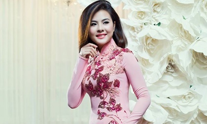 Vân Trang khoe nét duyên thầm trong tà áo dài