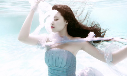 'Mê hoặc' trước những vũ điệu dưới nước của Á khôi Lưu Ly