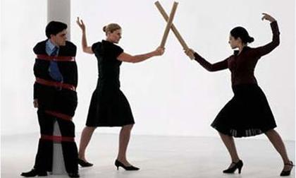 Bất lực với cuộc chiến không hồi kết giữa vợ và người tình