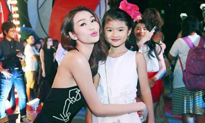 Con gái Trần Bảo Sơn quấn quýt bên Khánh My