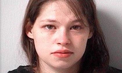 Giết chết 3 đứa con trai vì chồng không quan tâm đến con gái 