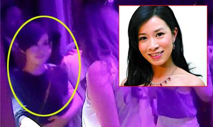Á hậu Hồng Kông Xa Thi Mạn lộ ảnh say xỉn bét nhè tại hộp đêm