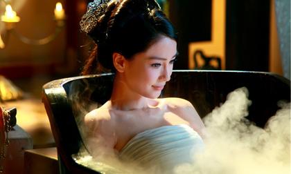 Angela Baby mê hoặc fan với những hình ảnh tắm bồn