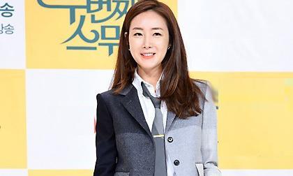 Choi Ji Woo với thời trang phá cách tại sự kiện
