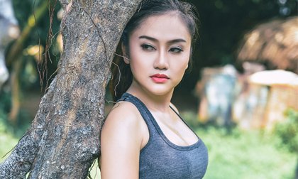 Hotgirl Du Lịch Nhật Thảo hóa nữ điệp viên xinh đẹp, cá tính