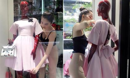 Ngọc Trinh diện áo hai dây gợi cảm chăm chỉ làm việc tại cửa hàng