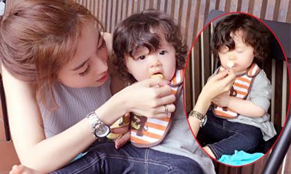 Cadie ngồi ăn ngon lành khiến cộng đồng 'mê như điếu đổ'