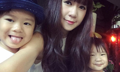 Minh Hà trẻ trung như nữ sinh bên hai nhóc tỳ