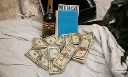 Phát hiện hơn 1 tỷ đồng sau bức tường nhà bếp