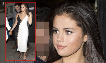 Selena Gomez diện váy 'hở trên hở dưới' khi đi ăn tối