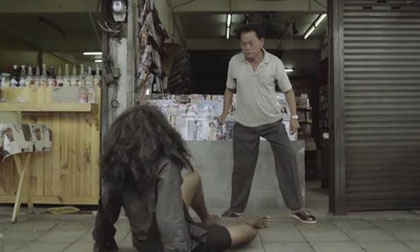 Video 'Người ăn mày và ông chủ cửa hàng' khiến bạn phải rơi nước mắt