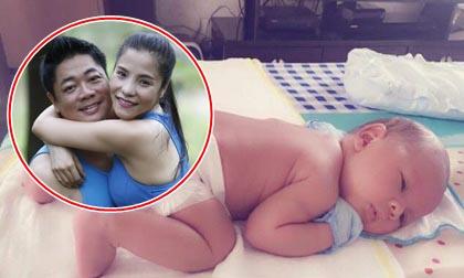 Con trai mới sinh của Kiwi Ngô Mai Trang nằm ngoan ngoãn cực yêu