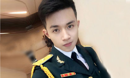 Chàng 'hotboy quân phục' đẹp trai làm 'đảo điên' cộng đồng mạng