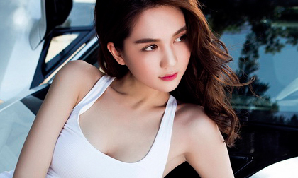 Ngọc Trinh khoe đường cong mê hoặc bên xế sang 12 tỷ