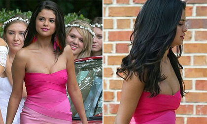 Selena Gomez 'o ép' vòng một bẹp dí