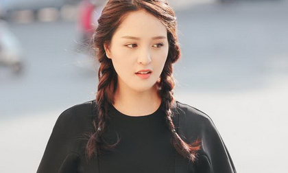 Á hậu Hoàng Anh xuống phố với thời trang trẻ trung, sành điệu