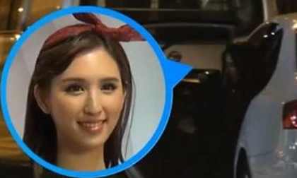 Kiều nữ TVB 'vui vẻ' với tình mới trong xe hơi, phớt lờ bồ già U80