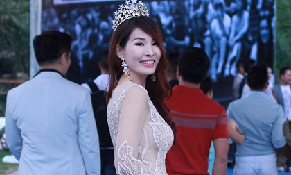 Hoa hậu Diễm Kyly được Fashion TV phỏng vấn