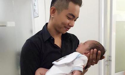 Phan Hiển hạnh phúc đưa con trai đi kiểm tra sức khỏe định kỳ