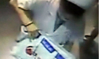 Giả làm y tá, bắt cóc con người khác sau khi sảy thai