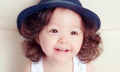 Cadie khiến fan 'phát cuồng' khi đội mũ chụp ảnh