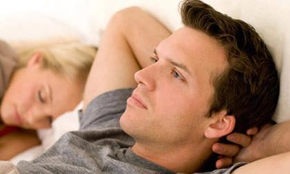 Đau khổ vì phải giả vờ 'trơ như gỗ đá' khi gần vợ