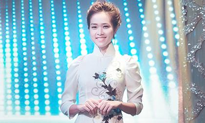 Diệp Bảo Ngọc diễn thời trang như người mẫu