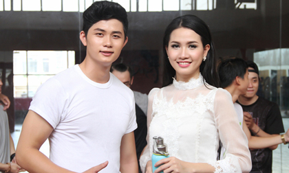 Phan Thị Mơ đến phòng tập chăm sóc Ray Võ 