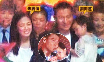 Lộ ảnh hiếm hoi bên vợ con của 'Thiên vương Hồng Kông' Lưu Đức Hoa