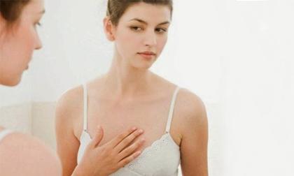 5 sai lầm tệ hại khiến bộ ngực chảy xệ như bà lão