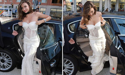 Miranda Kerr mất tự tin vì sợ tụt váy